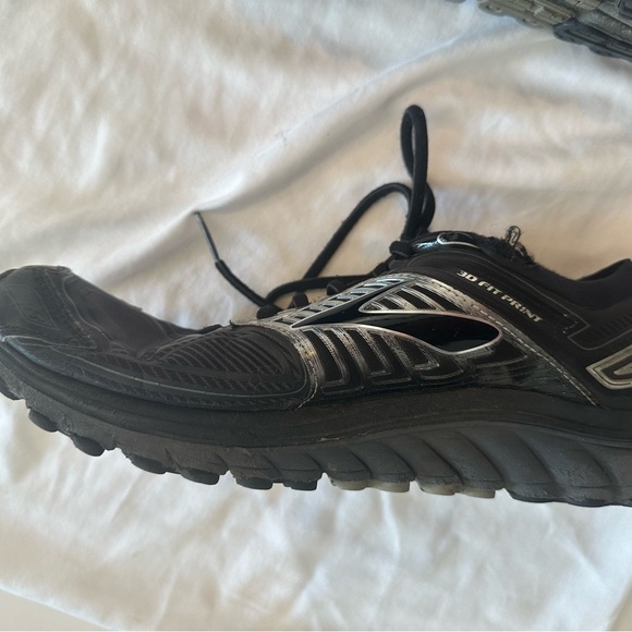 Brooks men’s size 10 running shoes - Picture 9 of 10